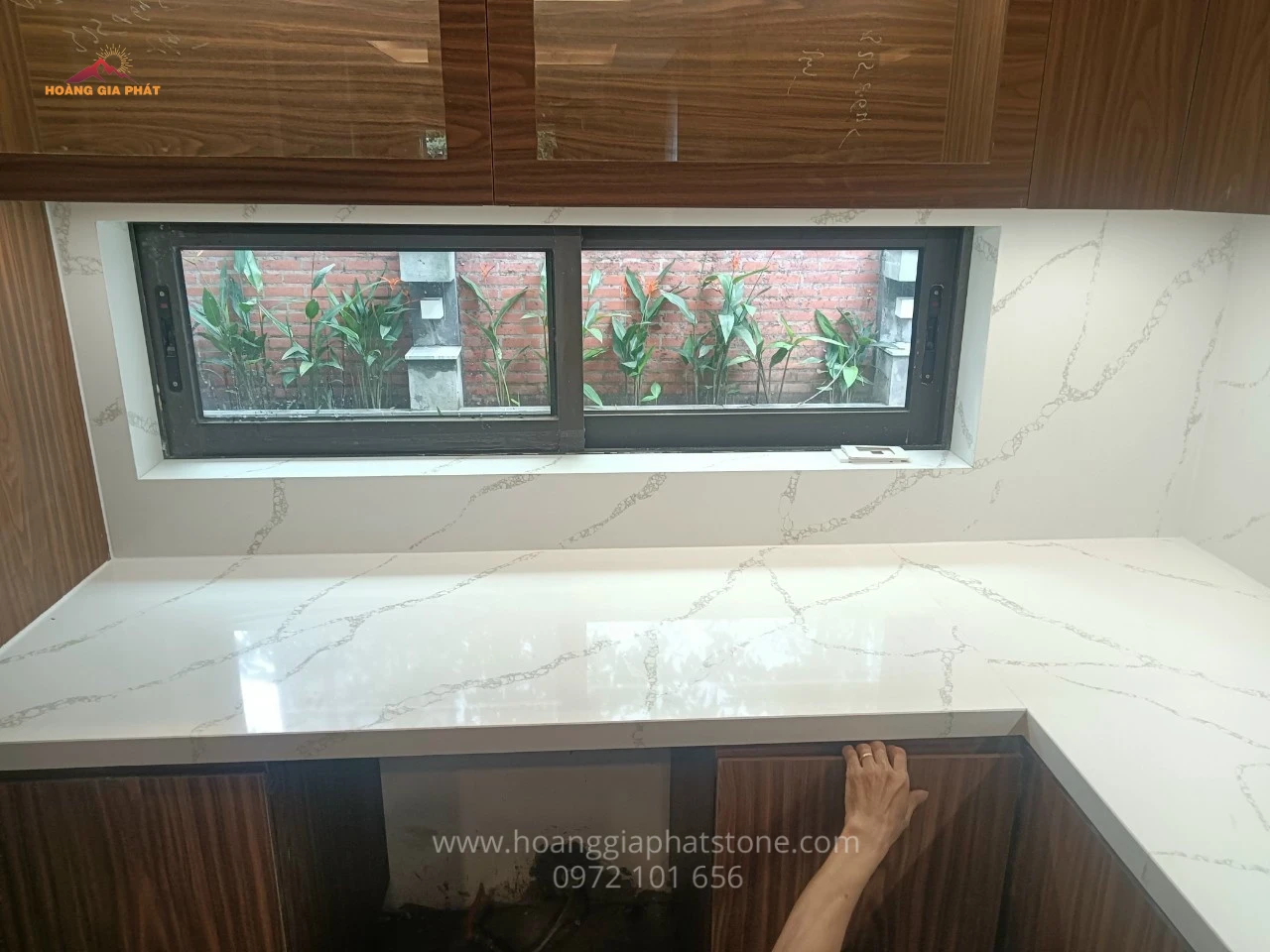 Đá Vinaquartz VQ1205 - Chất liệu bền đẹp cho phòng bếp
